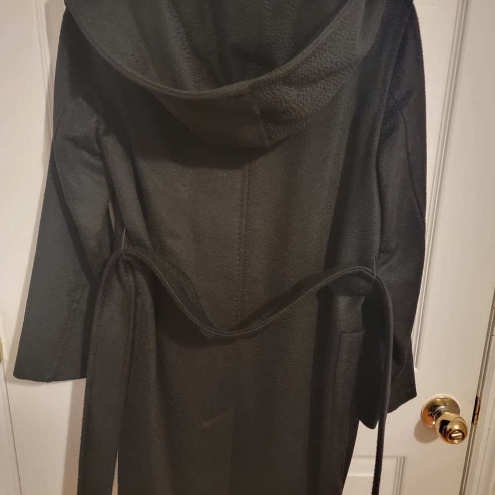 Max Mara Rialto in black is 100% camel hair size 6 Hooded shawl collar